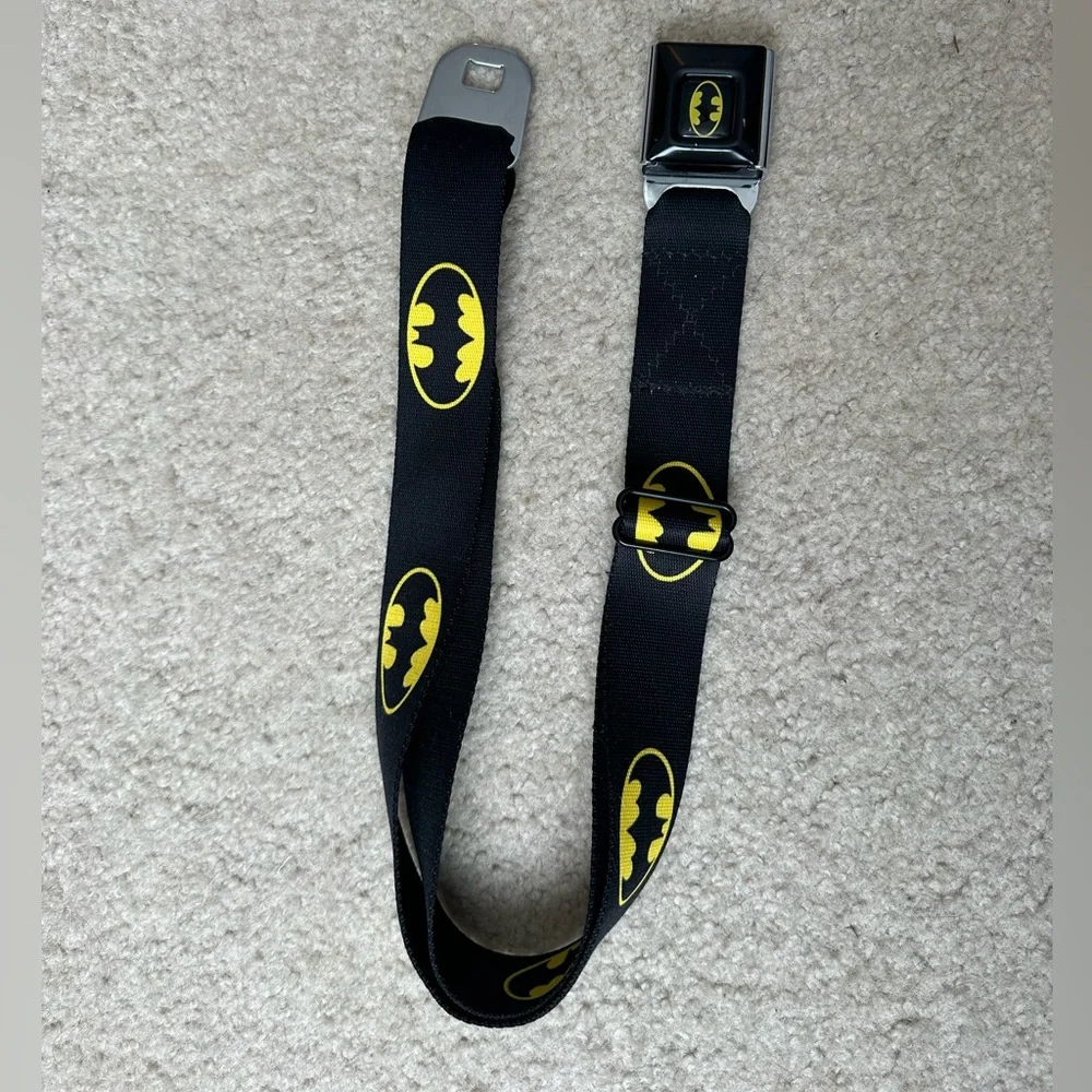 Buckle Down Seat Belt Batman L DC Comics
Yellow Bat Signal Adjustable - Picture 2 of 10